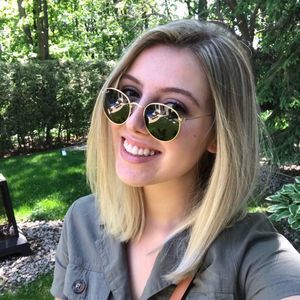 Meet your Posher, Mirili